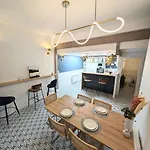 Elegante Maison Amienoise - Proche Gare, Home-cinema, 3 Doubles, 1 Familiale Avec Jacuzzi Privatif - La Maison Des Petits Sablon 3*