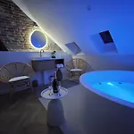 Gæstehus Elegante Maison Amienoise - Proche Gare, Home-cinema, 3 Doubles, 1 Familiale Avec Jacuzzi Privatif - La Maison Des Petits Sablon 3*