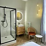 Gæstehus Elegante Maison Amienoise - Proche Gare, Home-cinema, 3 Doubles, 1 Familiale Avec Jacuzzi Privatif - La Maison Des Petits Sablon
