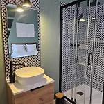 Elegante Maison Amienoise - Proche Gare, Home-cinema, 3 Doubles, 1 Familiale Avec Jacuzzi Privatif - La Maison Des Petits Sablon Penzion