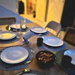 Elegante Maison Amienoise - Proche Gare, Home-cinema, 3 Doubles, 1 Familiale Avec Jacuzzi Privatif - La Maison Des Petits Sablon Vendégház Amiens