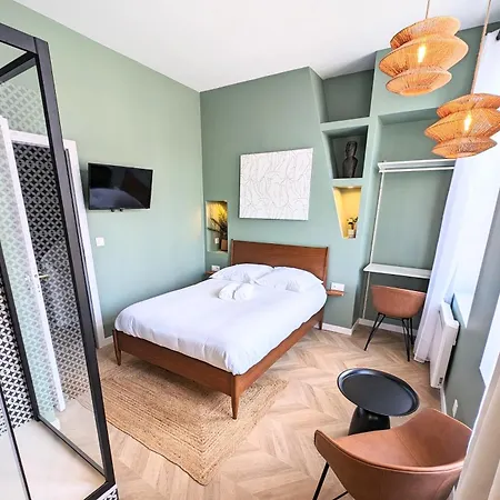 Elegante Maison Amienoise - Proche Gare, Home-cinema, 3 Doubles, 1 Familiale Avec Jacuzzi Privatif - La Maison Des Petits Sablon Gasthof