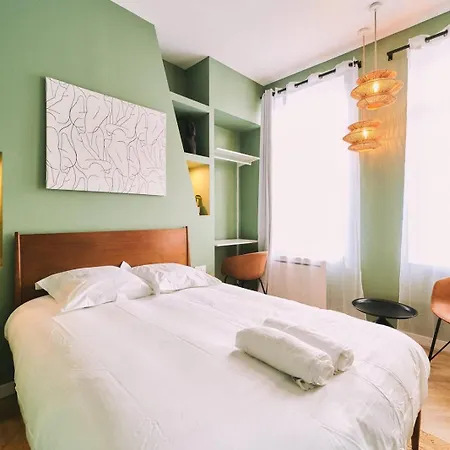 Elegante Maison Amienoise - Proche Gare, Home-cinema, 3 Doubles, 1 Familiale Avec Jacuzzi Privatif - La Maison Des Petits Sablon 3* Amiens