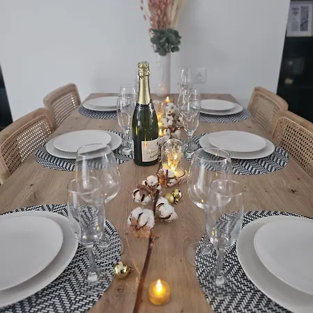Elegante Maison Amienoise - Proche Gare, Home-cinema, 3 Doubles, 1 Familiale Avec Jacuzzi Privatif - La Maison Des Petits Sablon Gasthof