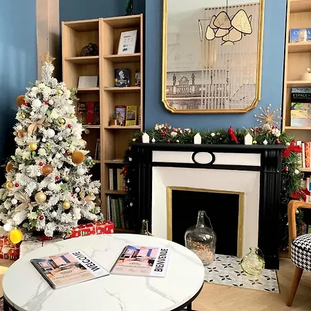 Elegante Maison Amienoise - Proche Gare, Home-cinema, 3 Doubles, 1 Familiale Avec Jacuzzi Privatif - La Maison Des Petits Sablon 3* Amiens